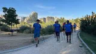 La marcha nórdica, el deporte que triunfa entre los séniors: "Pasé de no tener masa muscular a tener una movilidad perfecta"