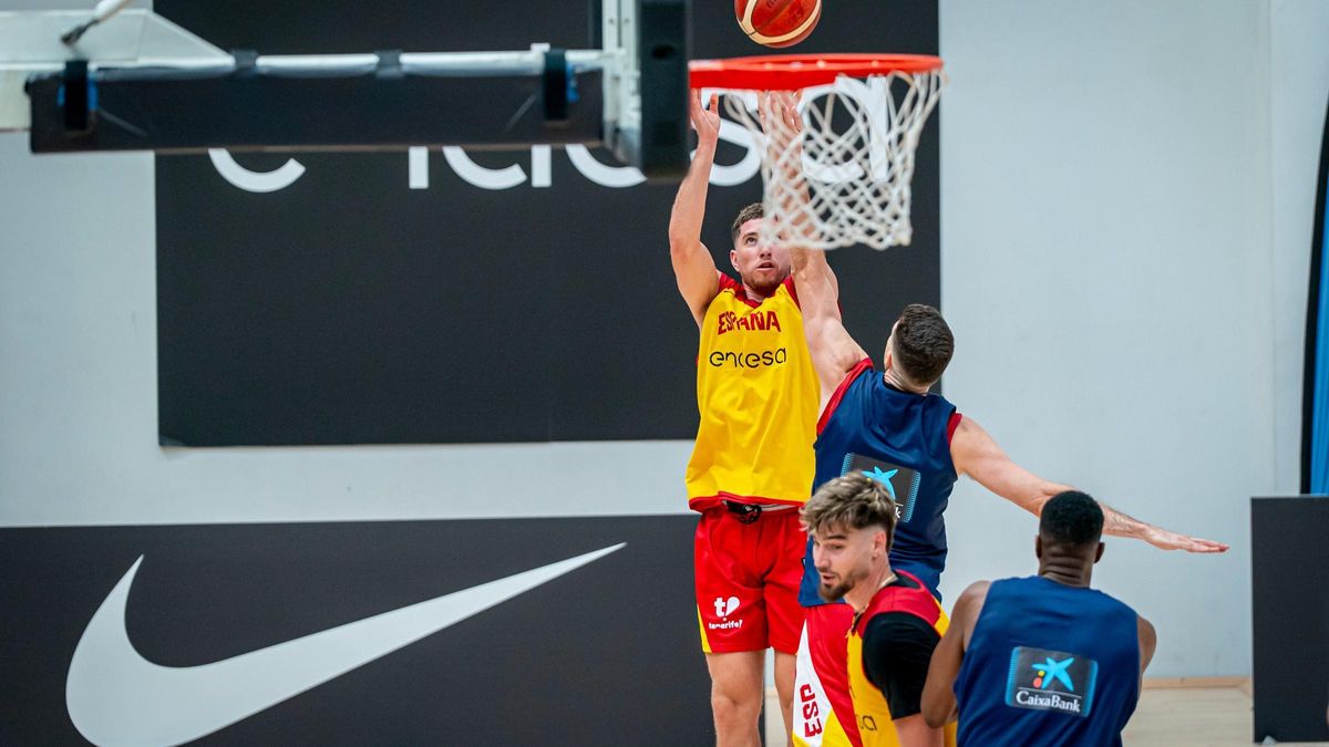 Joel Parra se encuentra preparando el Eurobasket con España pero no se olvida del Barça, que le ha renovado el contrato