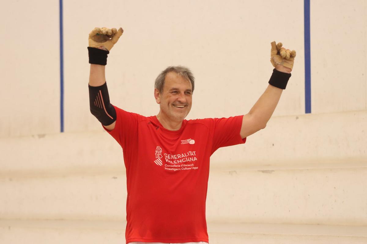 Pedro López, també es jugador i va guanyar l'Individual de veterans d'escala i corda.