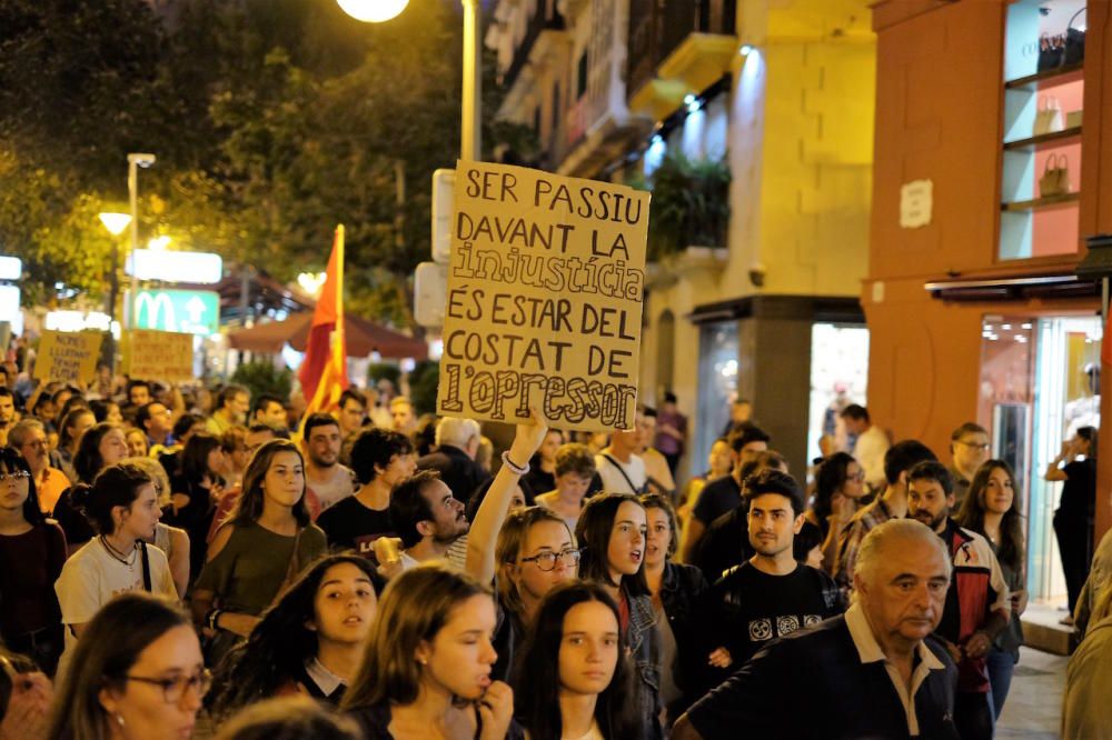 Unas 3.500 personas se manifiestan en Palma a favor del "derecho a decidir de los catalanes"