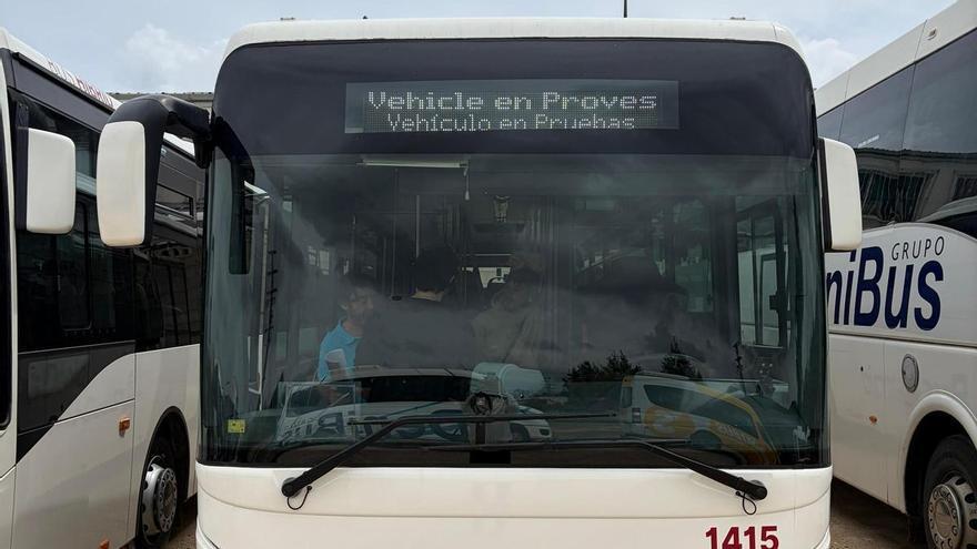 En pruebas y sin pasajeros: los nuevos autobuses de Dénia echan a rodar