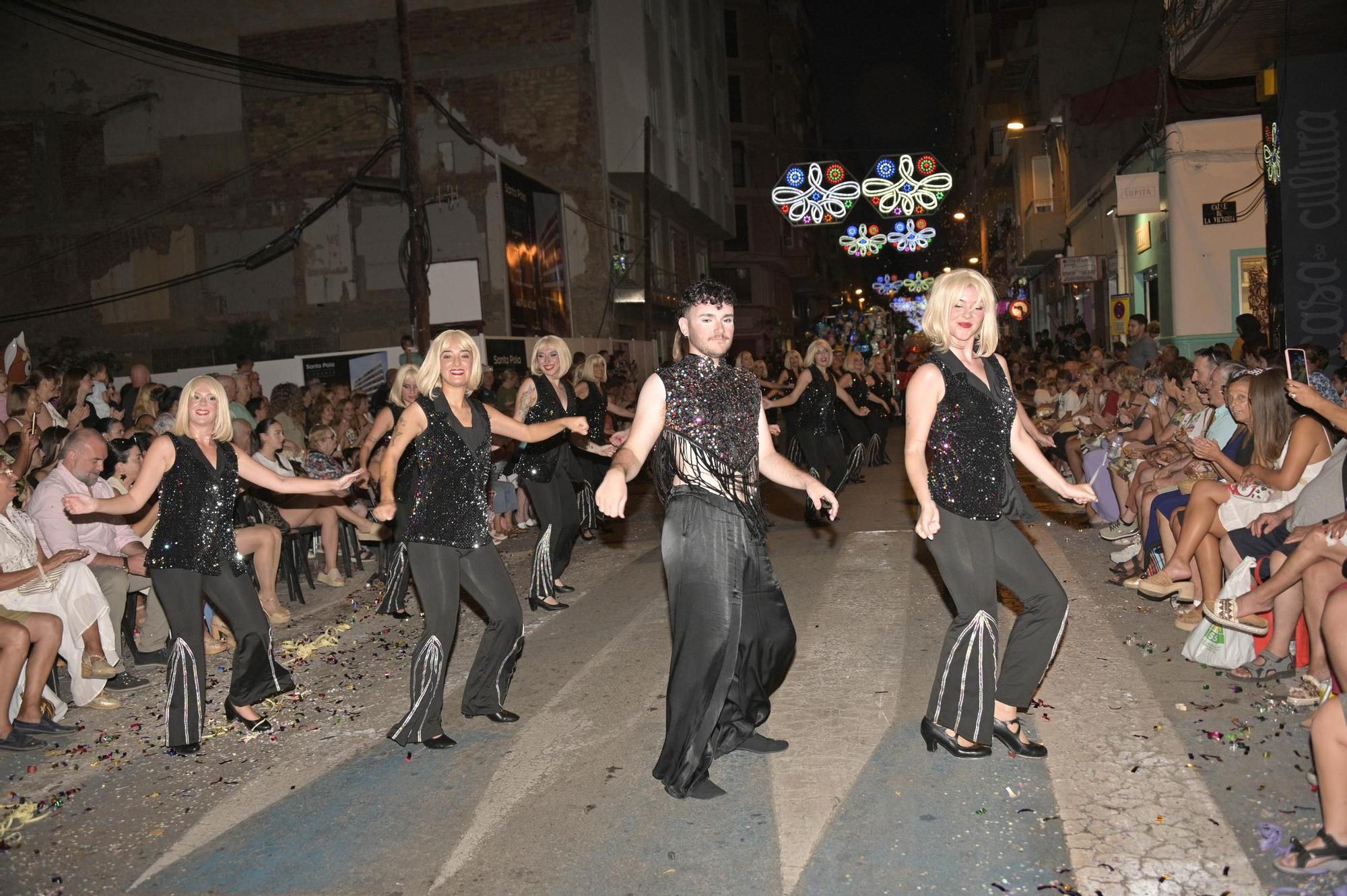 Derroche de musica y color en Santa Pola