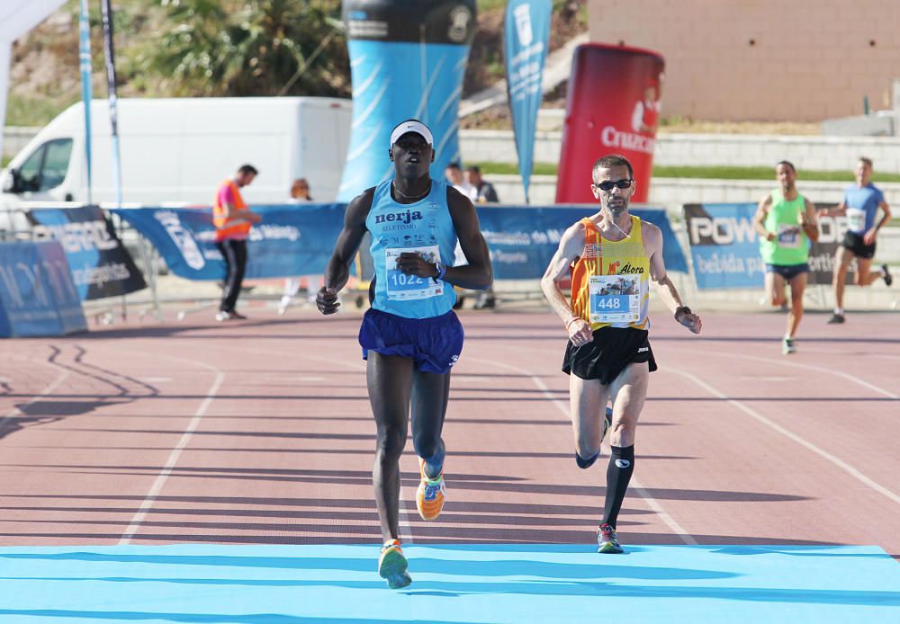 El Mouaziz, del Club Nerja de Atletismo ha vuelto a imponerse en la prueba, que ha alcanzado una participación récord con 7.500 corredores