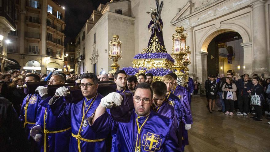 Así ensayan los costaleros de Nuestro Padre Jesús de Alicante