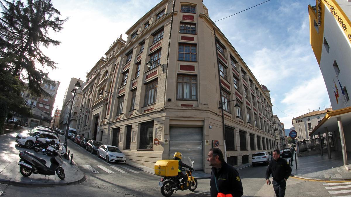 Edificio donde se asienta ahora mismo AITEX y que ha sido cedido a la UPV, en el centro de Alcoy.