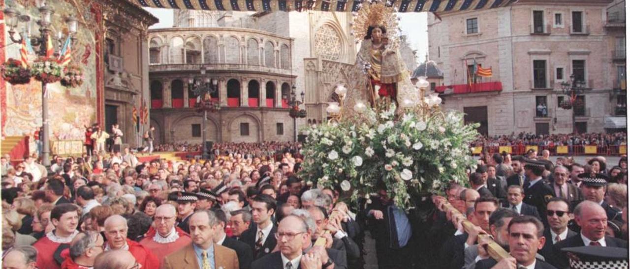 El mes de mayo de 1998 acogió los actos del 75 aniversario de la coronación.