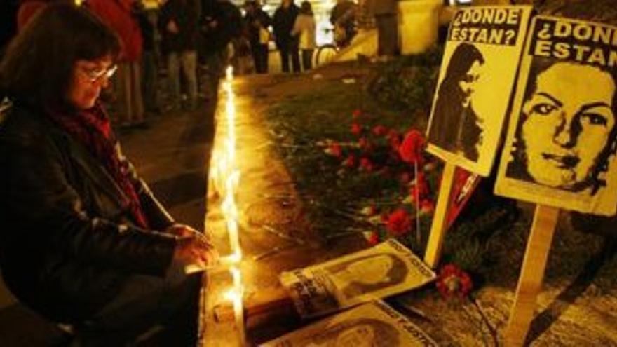 Un joven muerto, otro en coma y siete policías heridos en los disturbios en el aniversario del golpe de Pinochet