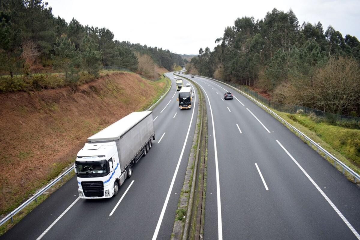 La autopista AP-9 que gestiona la concesionaria Audasa a su paso por Valga