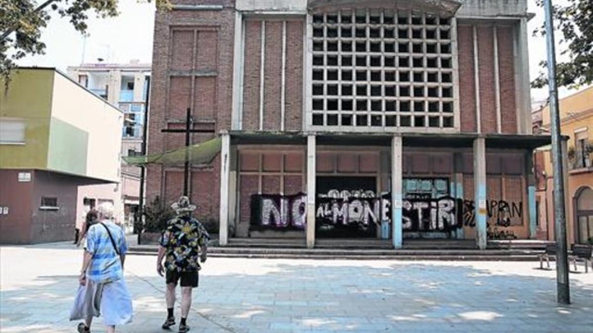 Últimos días de la parroquia de Sant Bernat Calbó, que será derribada el 3 de agosto para construir en su lugar un monasterio.