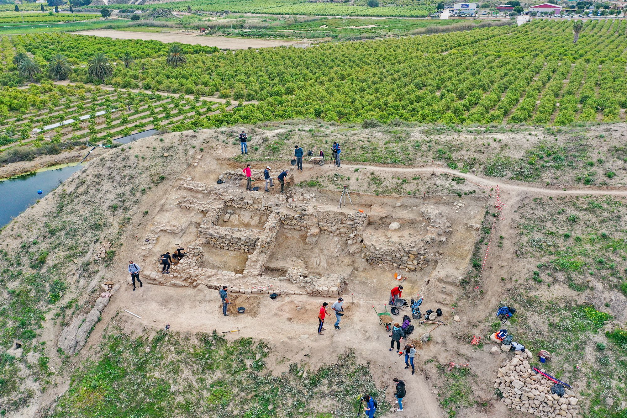 Excavaciones arqueológicas en el yacimiento de Los Saladares