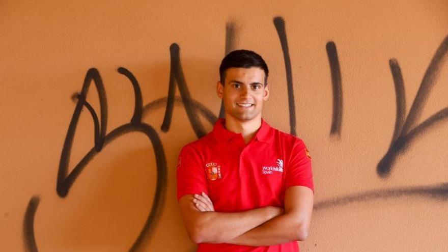 Héctor Sánchez, del taller de camiones de su bisabuelo en Santiago, al Mundial de la FP en Shanghái: «Necesito vivir la mecánica primero para después, si acaso, meterme en la educación»