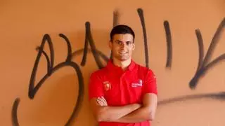 Héctor Sánchez, 19 años, del taller de camiones de su bisabuelo en Santiago, al Mundial de la FP en Shanghái