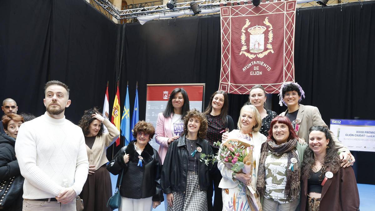 La entrega del premio "Gijón Ciudad Abierta" a Blanca Cañedo, en imágenes