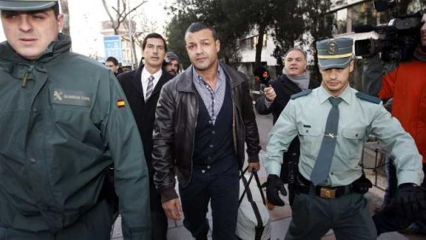 Miguel Angel Flores paga los 200.000 euros de fianza