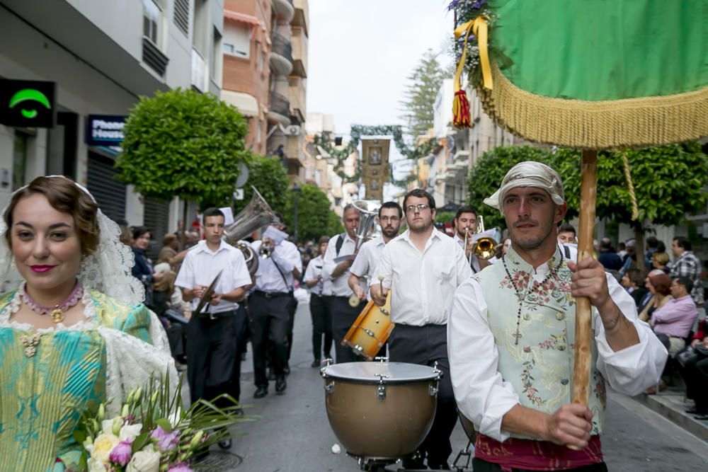 Miles de vileros veneran a Santa Marta