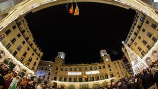 Alicante estrena la Navidad con el encendido de 2,6 millones de luces