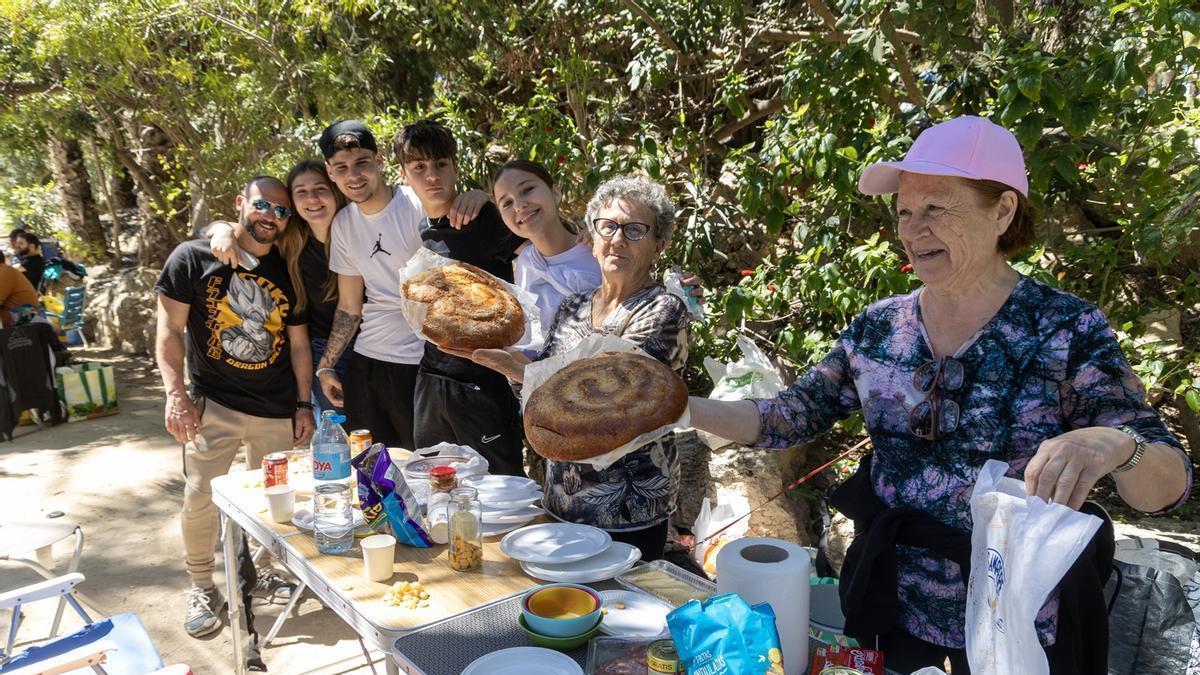La tradición de la mona protagoniza el Lunes de Pascua en Alicante