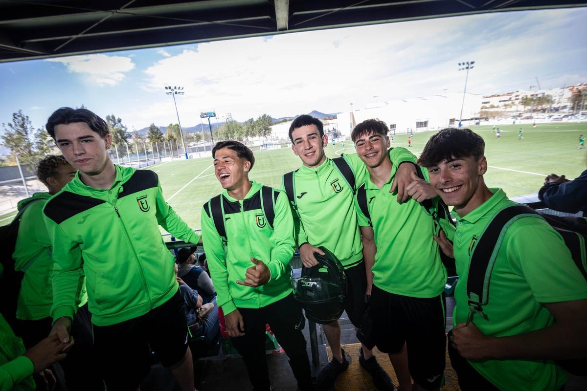 Los jugadores del Juvenil C del Cornellà.