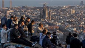 El sector turístic alerta de la necessitat de controlar el seu creixement desorbitat