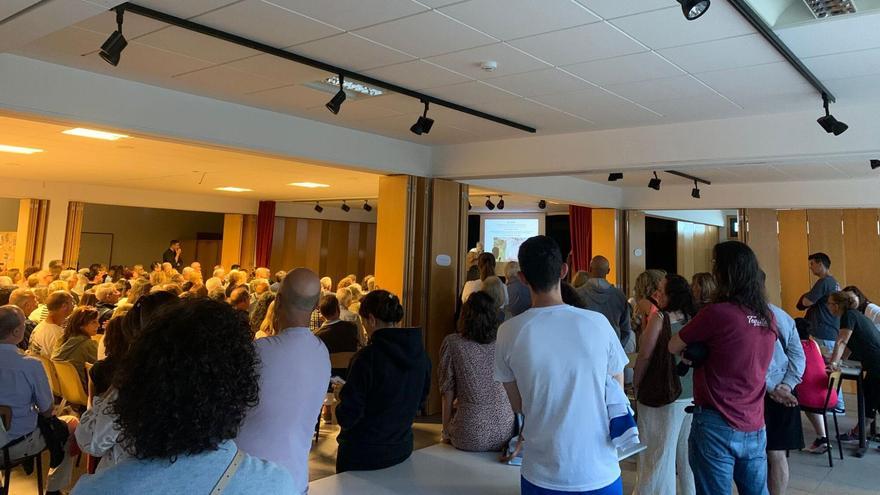 La asamblea realizada por los vecinos de Os Rosales sobre el traspaso de edificabilidad desde As Percebeiras.