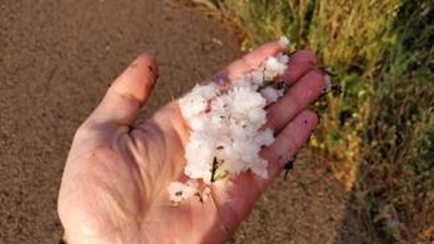 Granizo caído en Lorca en una foto de archivo.