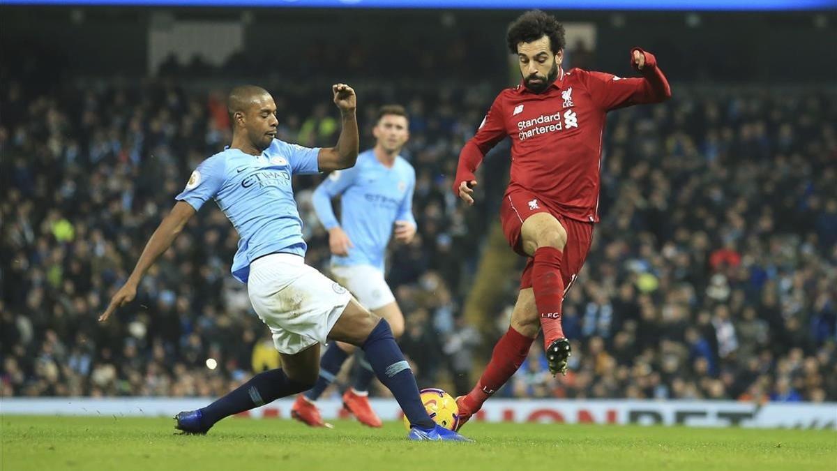 Fernandinho y Salah, en el partido del jueves.