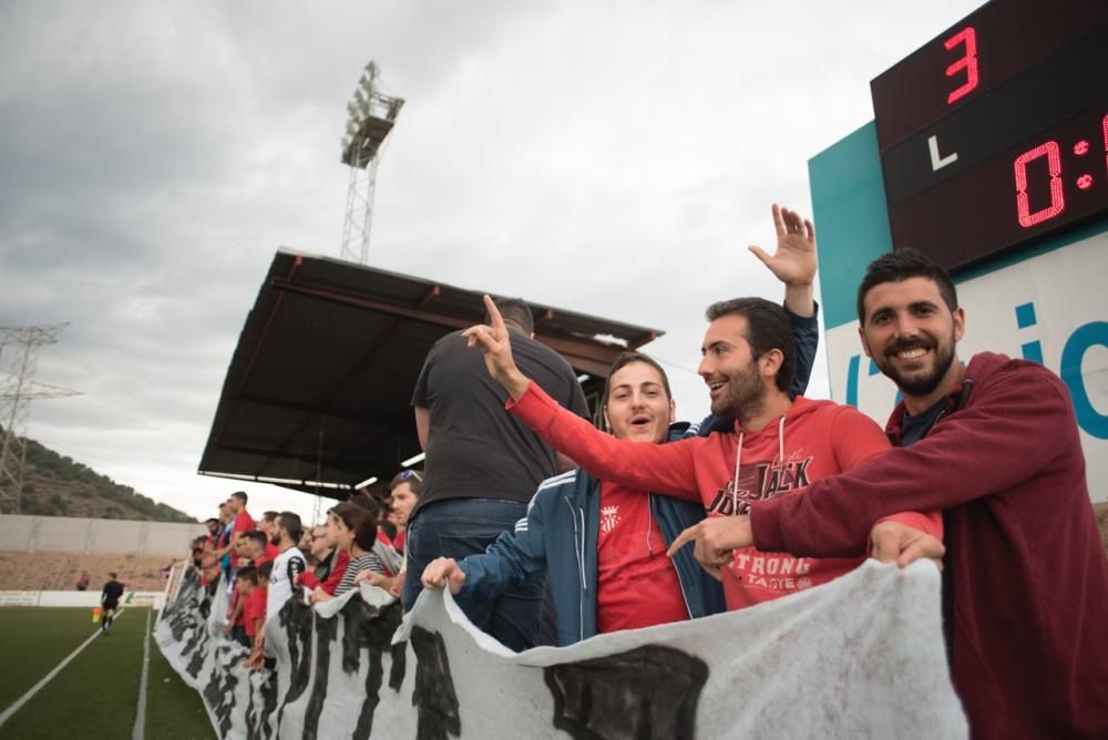 El Saguntino celebra el título de campeón