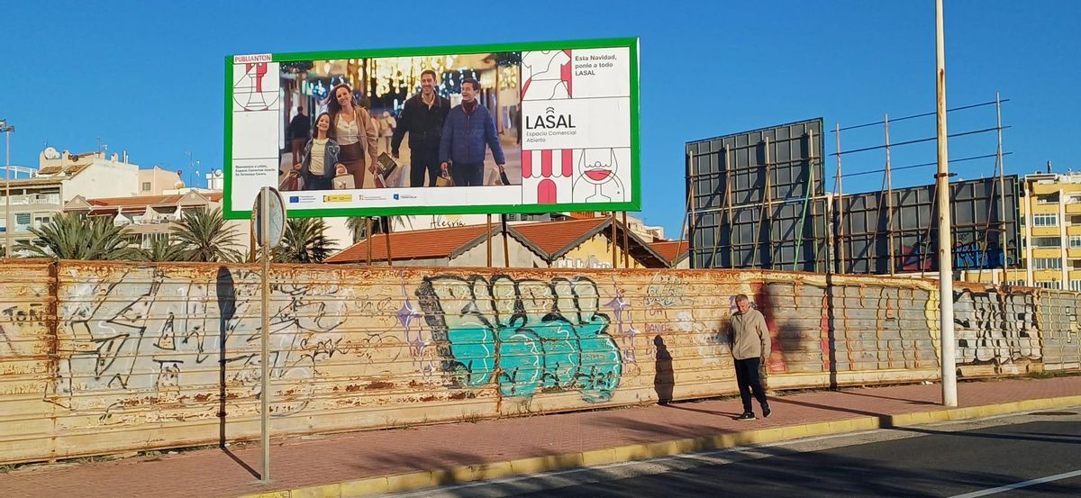 Valla publicitaria que difunde el nuevo centro comercial abierto bajo el eslogan de "Esta Navidad ponle a todo La Sal"
