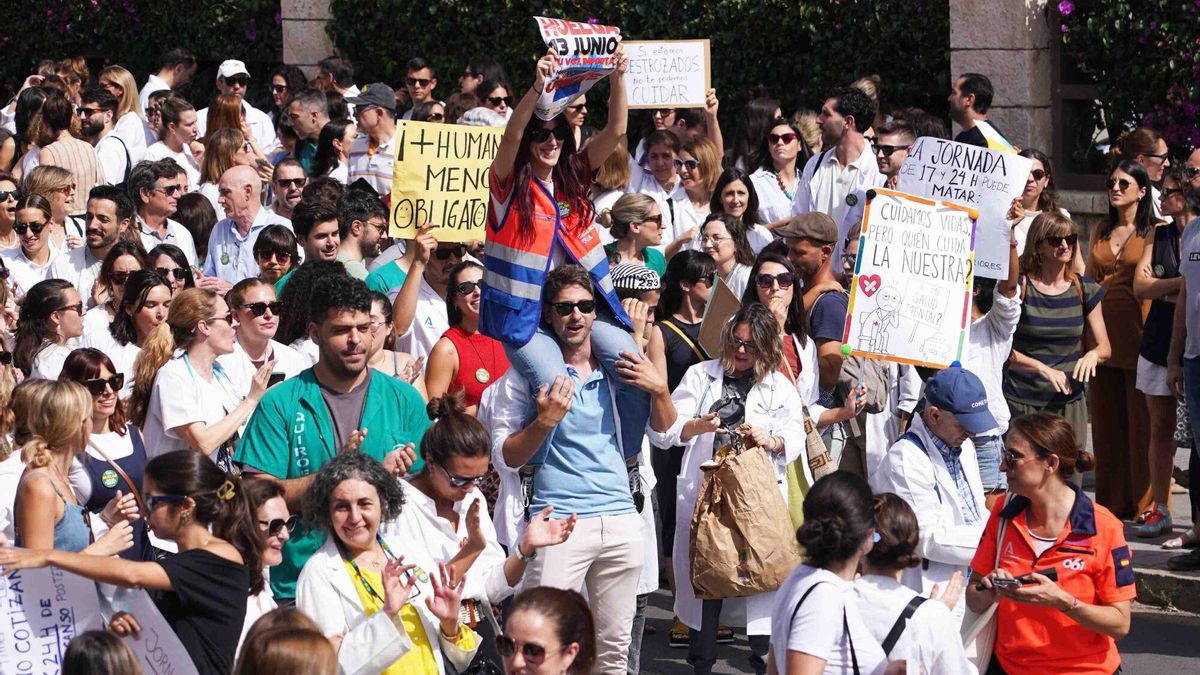 MLG 13-06-2025.-Concentración de médicos contra el borrador del Estatuto Marco del Ministerio de Sanidad, motivo por el que están convocados a la huelga nacional en esta jornada.