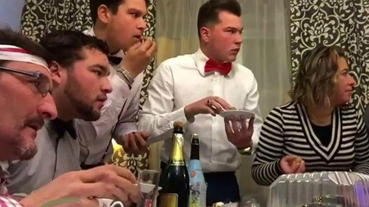 Aquesta és la reacció d’una família andalusa davant l’error de Canal Sur durant les campanades.