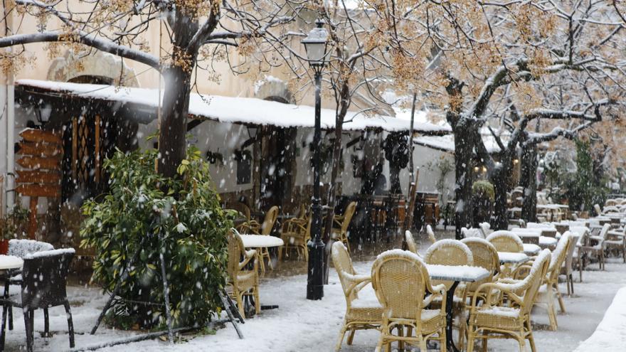 Malerisches Mallorca: Valldemossa im Schnee