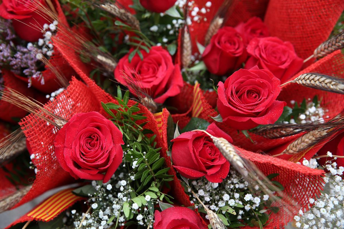 Les roses seran un 2% més cares aquest Sant Jordi per la pujada del preu del combustible dels avions