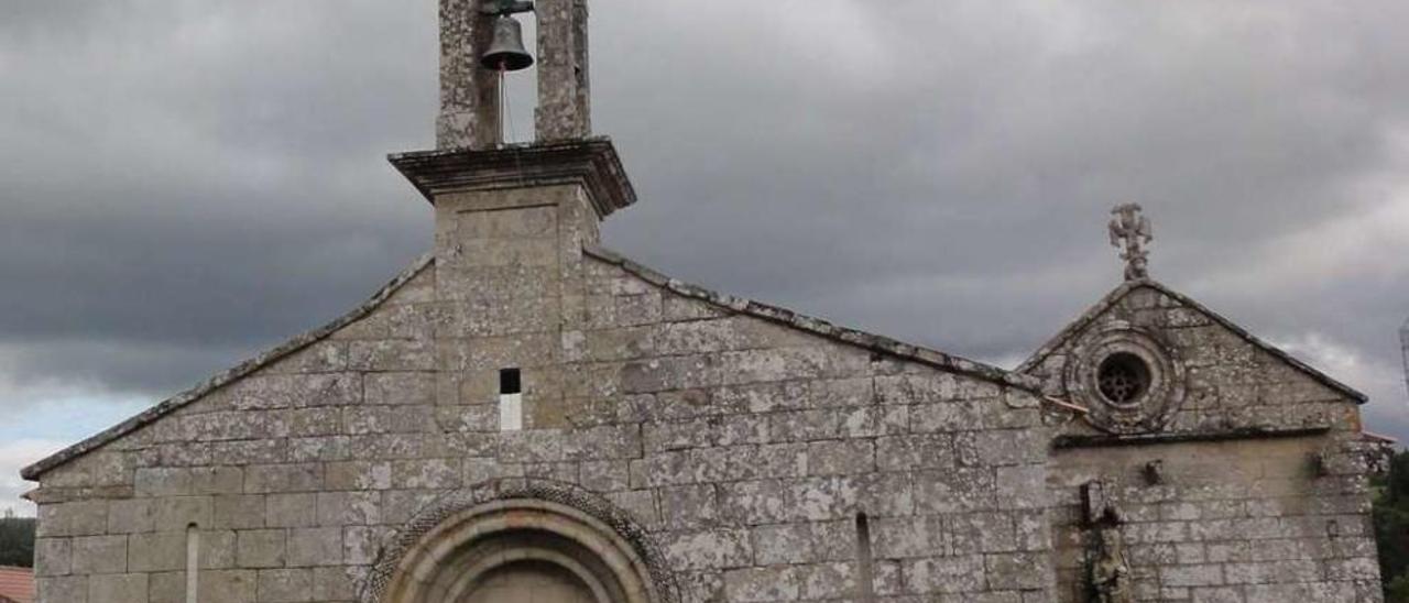 Iglesia y capilla de Ansemil. // Perfecto Pereiro