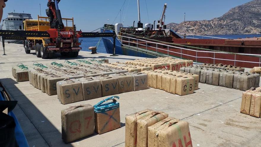 Interceptado un barco mercante con 10.000 kilos de hachís en Cartagena