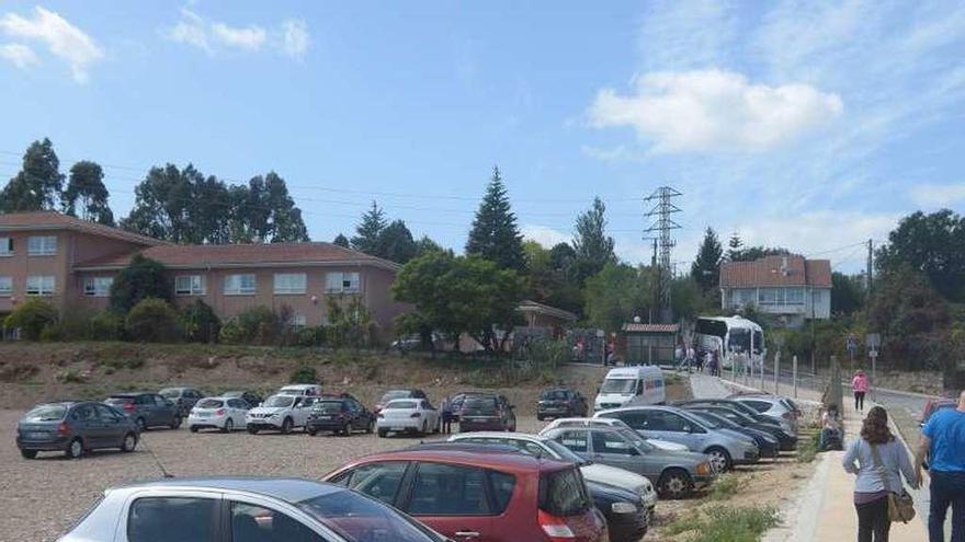 El nuevo aparcamiento de O Piñeiriño ya está en uso. // Noé Parga