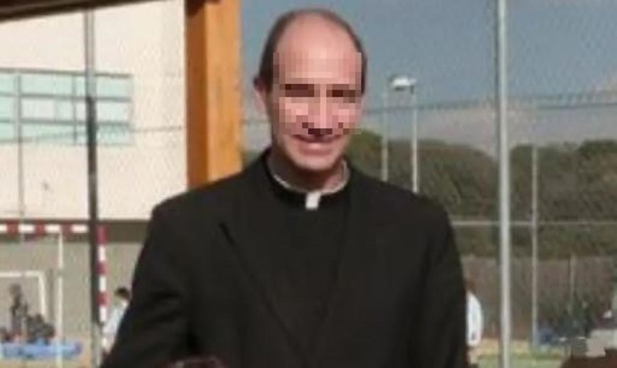 El religioso detenido, en una imagen de archivo vestido de capellán