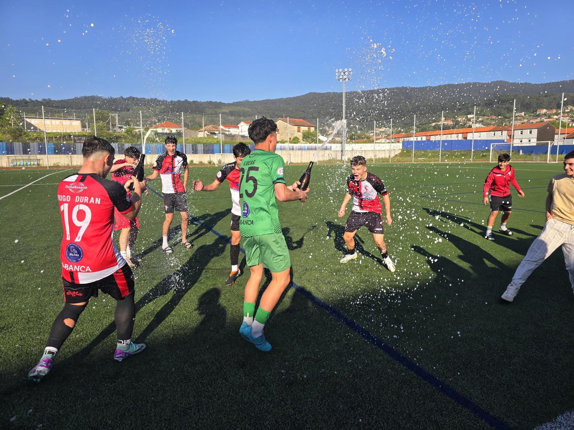 El Juvenil B del Arosa se proclama campeón de la Liga Gallega y logra así el ascenso directo a Liga Nacional tras vencer al Marín (0-3).