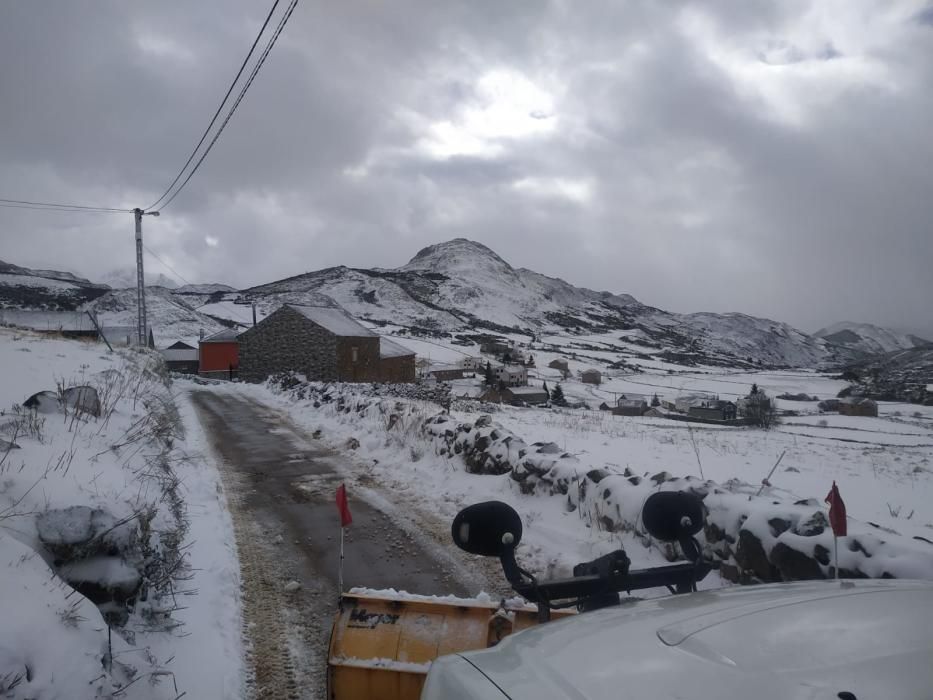 Temporal de nieve en el puerto de Somiedo y La Peral.