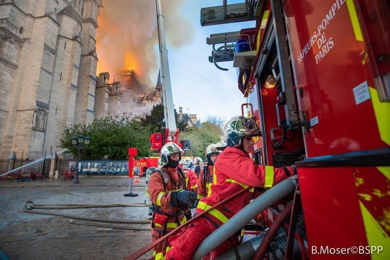 Incendio en la Catedral de Nôtre Dame