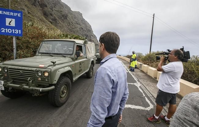 13/07/2016 Visita del presidente del Cabildo de Tenerife Carlos Alonso  junto a Técnicos para ver in situ el estado del derrumbe del talúd de la carretera que lleva a la Punta de Teno.José Luis González