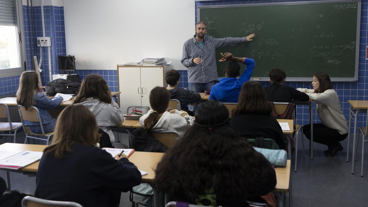 Imagen de archivo de un aula de valenciano de un instituto de València