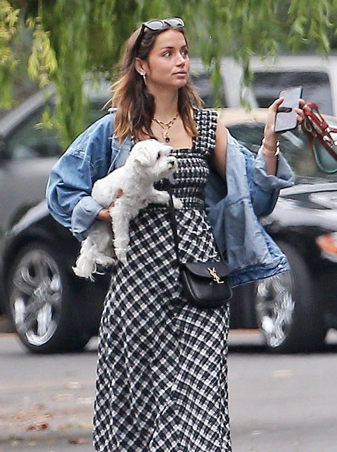 Ana de Armas con su mascota