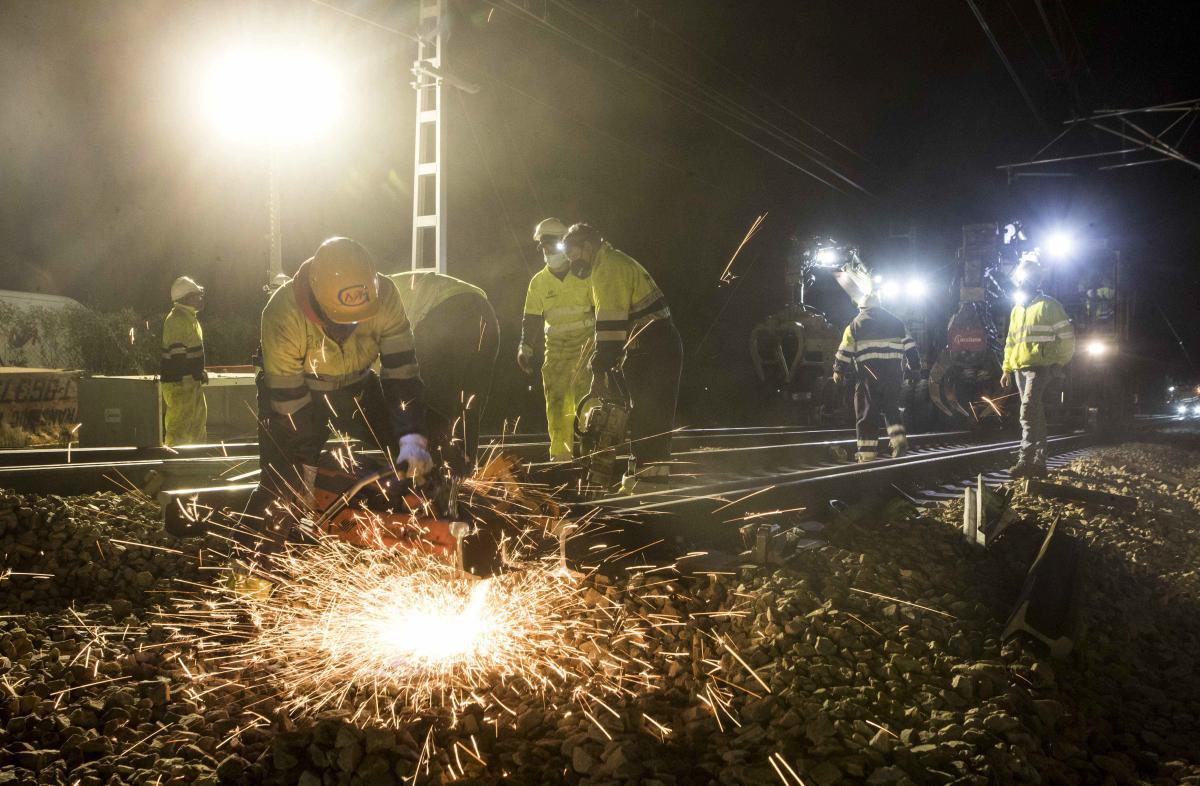 24 de abril. Instalación del tercer hilo en la estación de Massalfassar. Una de las históricas reivindicaciones del Corredor Mediterraneo 24 de abril. Instalación del tercer hilo en la estación de Massalfassar. Una de las históricas reivindicaciones del Corredor Mediterraneo