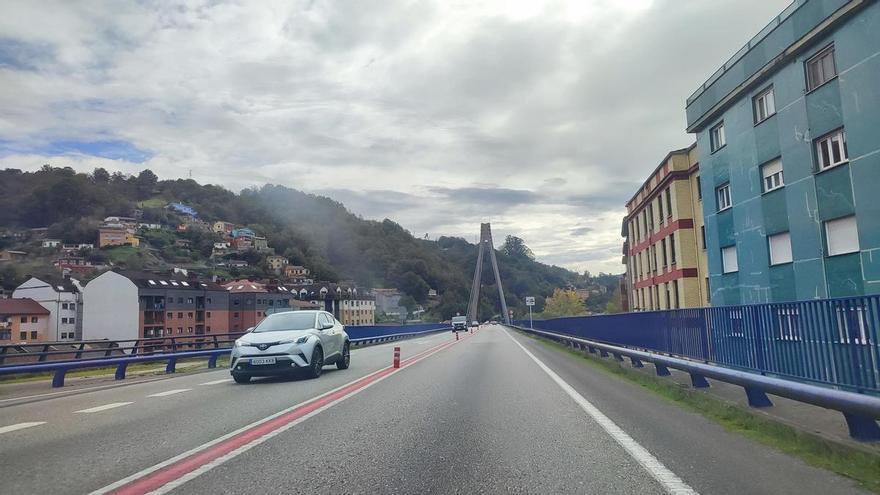 Robots para la inspección técnica del puente atirantado de Sama, que cortará un carril del Corredor del Nalón en la madrugada del miércoles