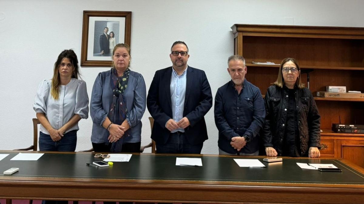 Los cinco concejales del PP que forman el gobierno de Llocnou.