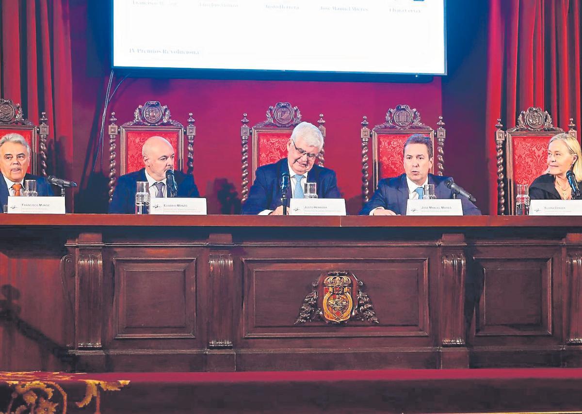 De izquierda a derecha: Francisco Muñoz, Eusebio Monzó, Justo Herrera, José Manuel Mieres y Elvira Cever.