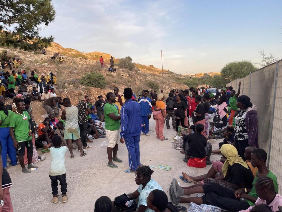 Lampedusa, colapsada tras la llegada de 6.000 inmigrantes en 24 horas.