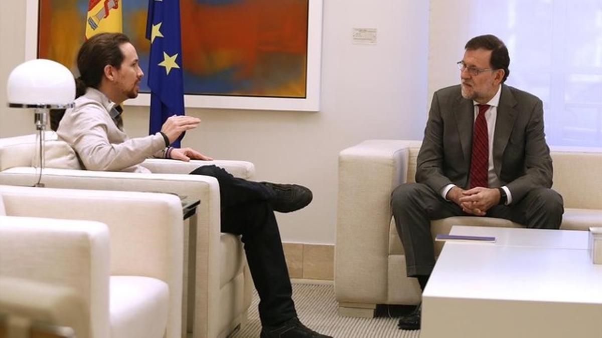 Pablo Iglesias y Mariano Rajoy, durante la reunión en la Moncloa.