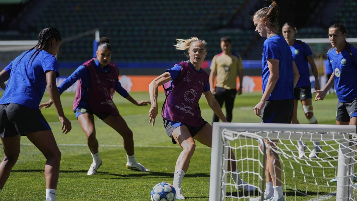 El FC Barcelona femenino durante el entrenamiento de este viernes en Lisbo para disputar mañana la final de la Liga de Campeones femenina contra el Arsenal