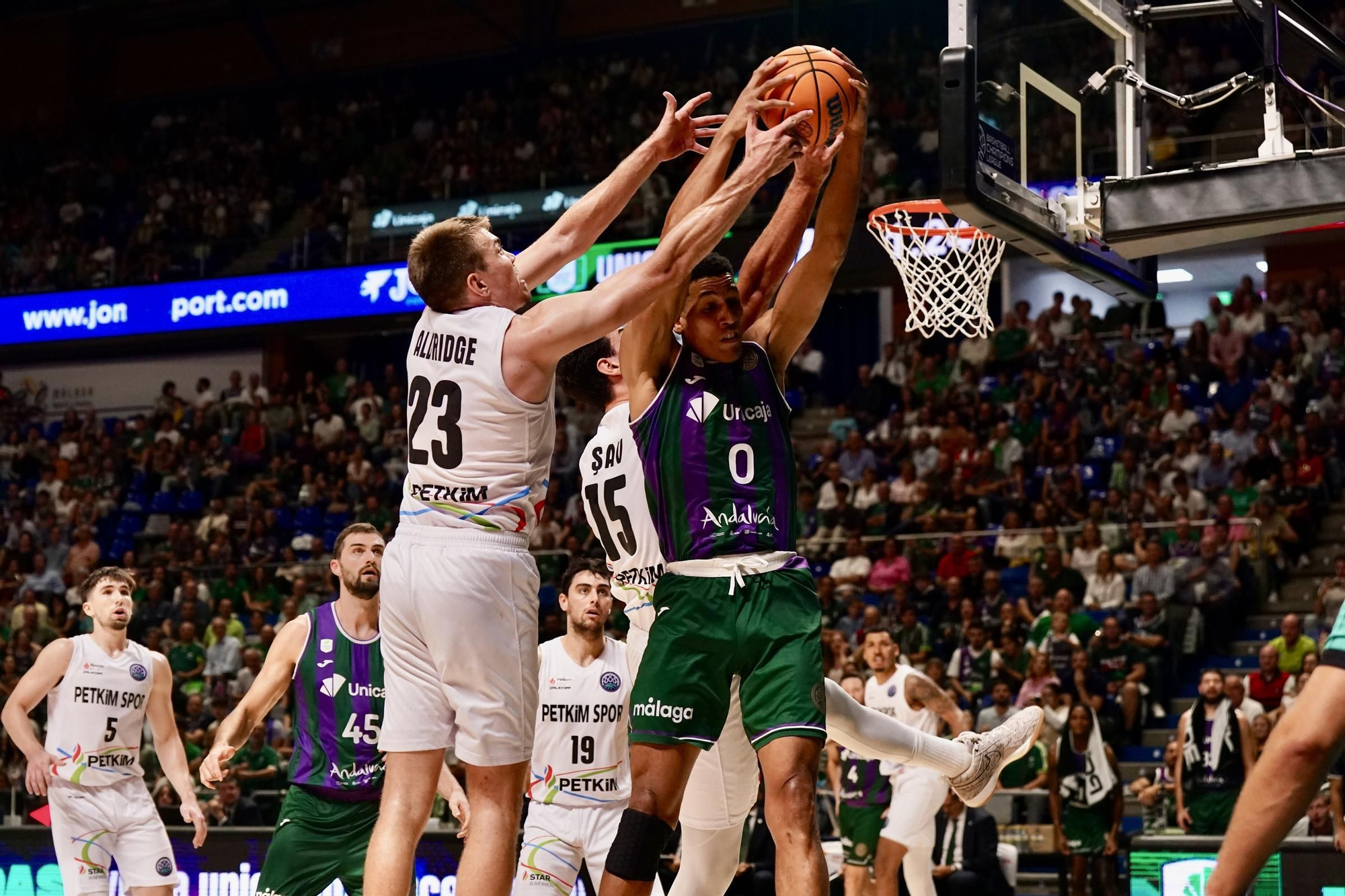 Partido disputado entre el Unicaja y el Aliaga Petkimspor de la BCL